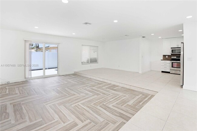 Building Photo - 1110 S 14th Ave