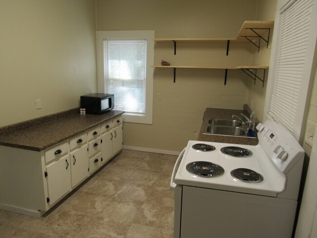 Building Photo - Cute 2 BR/ 1 BA in North Forsyth!