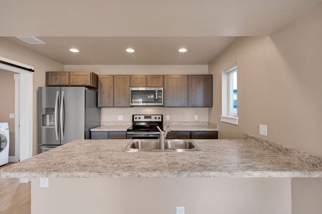 Building Photo - 3 Bed 2.5 Bath Townhome With Garage | $2,6...