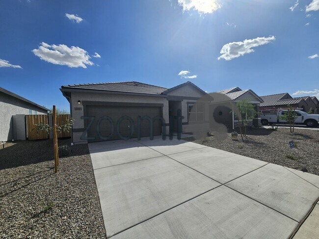 Building Photo - BEAUTIFUL HOME 4 BEDROOMS 3 BATHS!