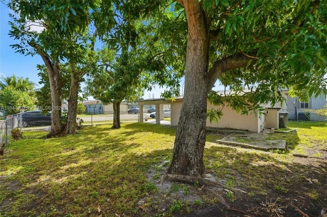 Building Photo - 5401 SW 20th St