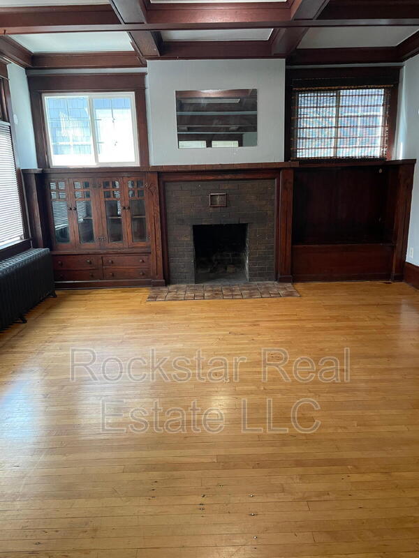Building Photo - 1524 W Gardner Ave