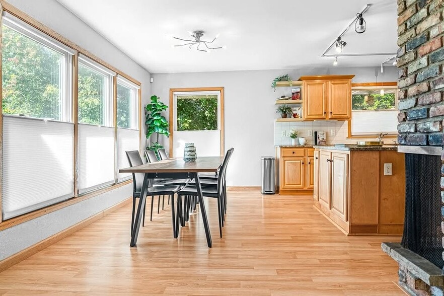 Building Photo - 4025 Chowen Ave S