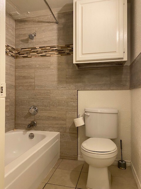 Building Photo - 2300 Bamboo Dr