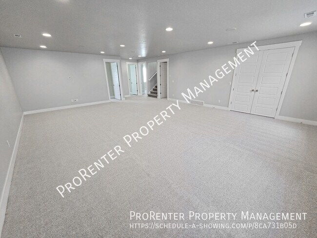Building Photo - 1308 E Maple Way