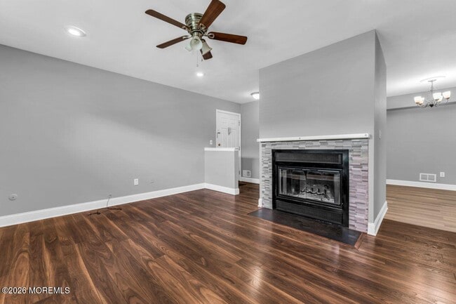 Building Photo - 803 Wellington Pl