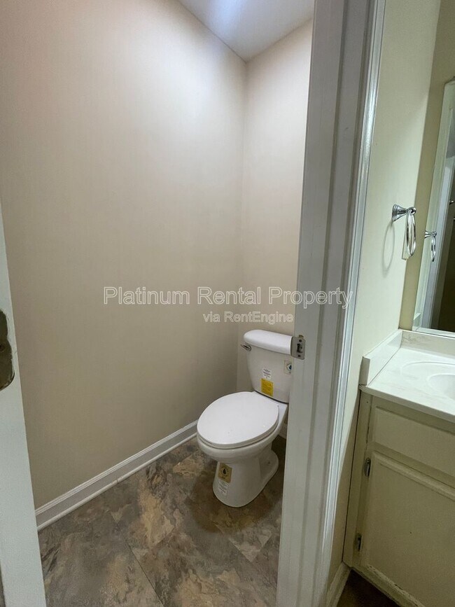 Building Photo - 3665 Orchard St