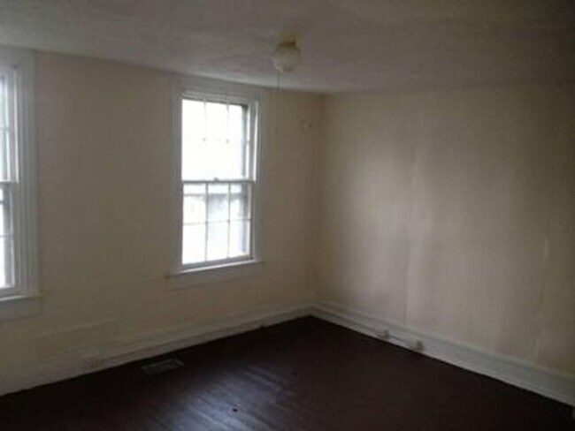 Building Photo - Roomy 3 bed 1.5 bath in Church Hill