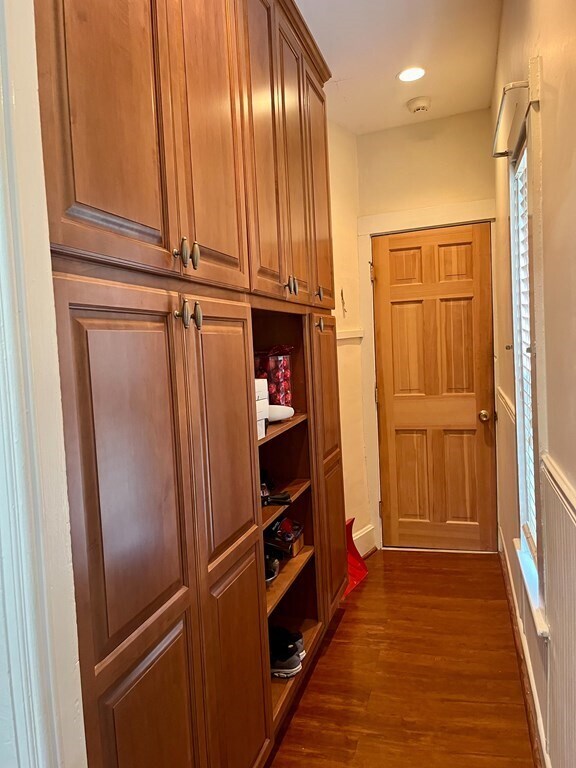 Building Photo - 37 Alpine St