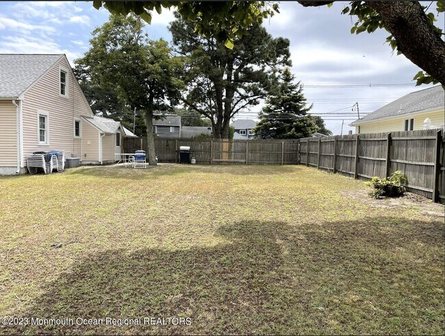 Building Photo - 560 Princeton Ave