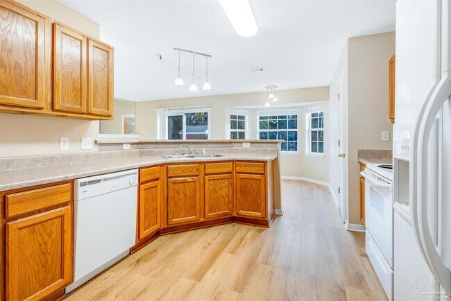 Building Photo - 10719 Crosscut Dr