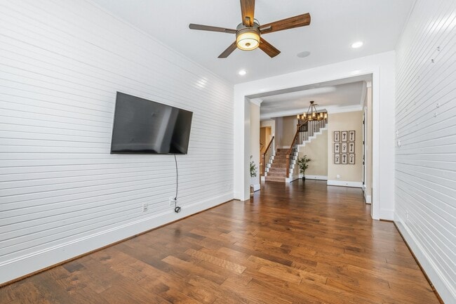 Building Photo - 2418 Sandhill Crest Ln