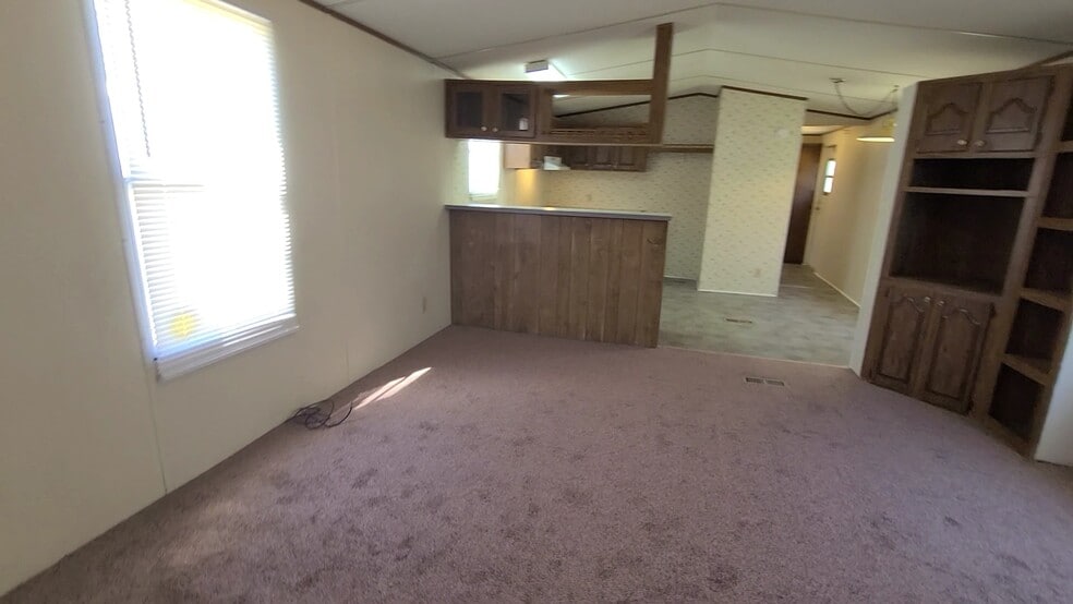 Building Photo - 77 Saturn Ln