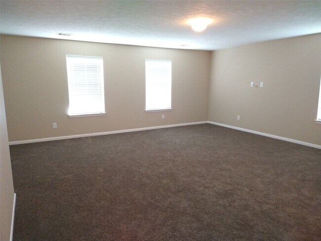 Building Photo - 811 Sweet Flower Dr