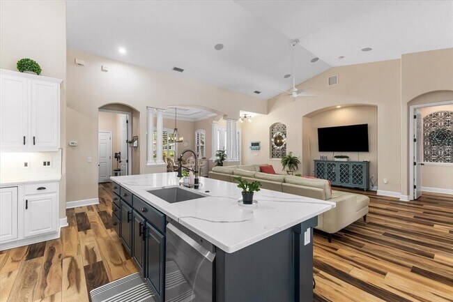 Building Photo - 14261 Sundial Pl