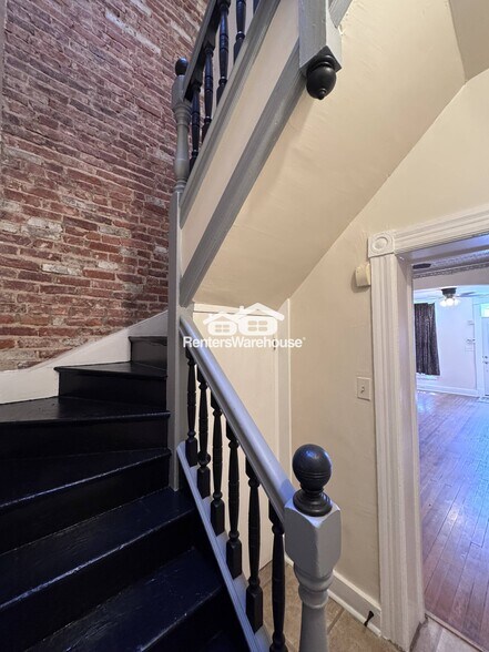 Building Photo - 1802 Gough St