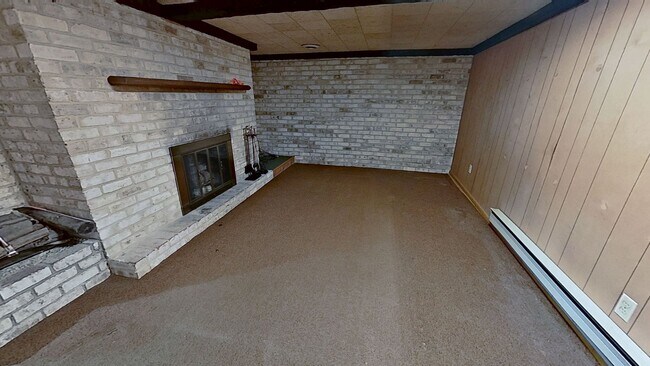 Building Photo - Single Level Living With No Exterior Maintenance!