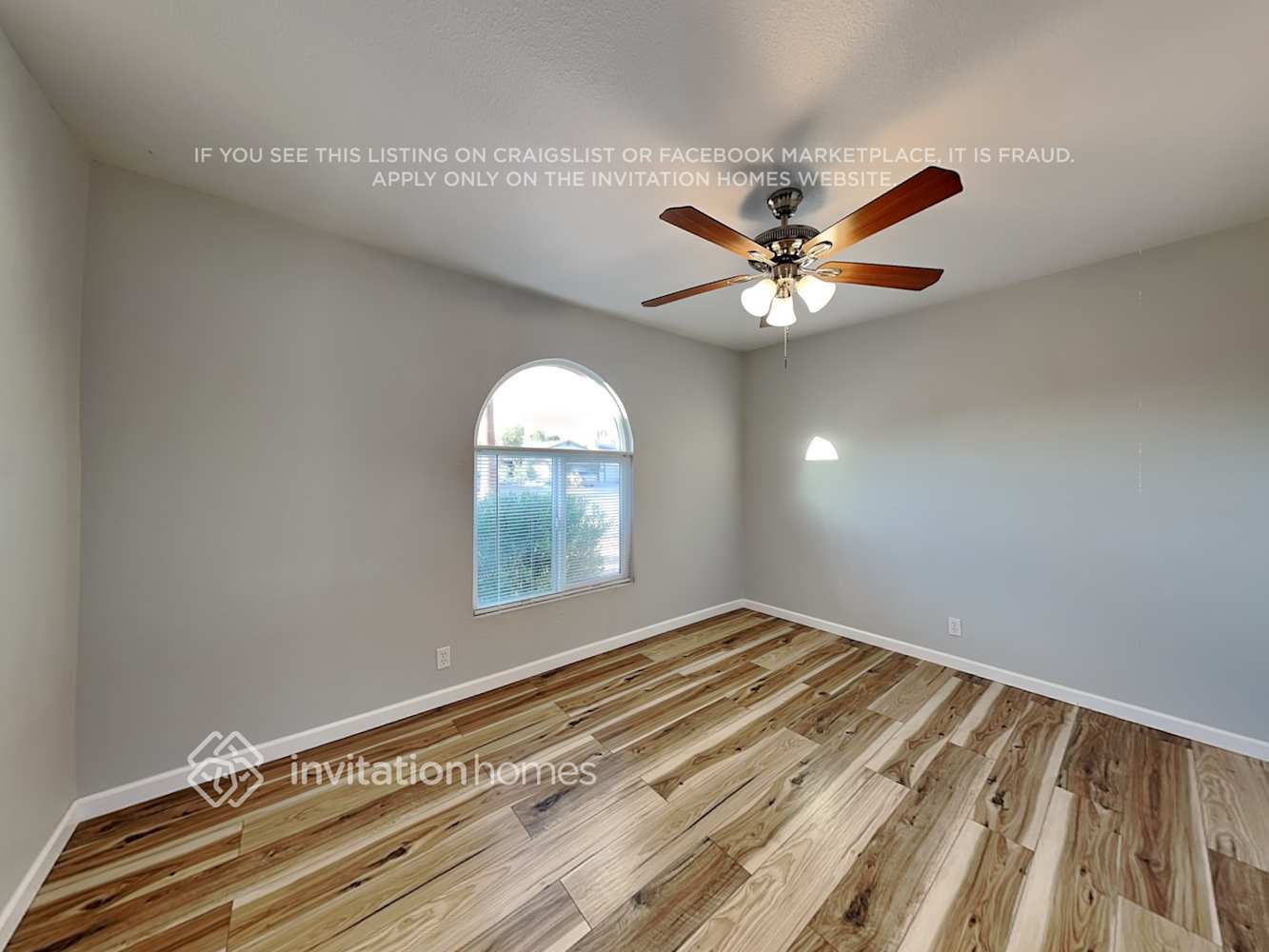 Building Photo - 304 W Alamo Dr