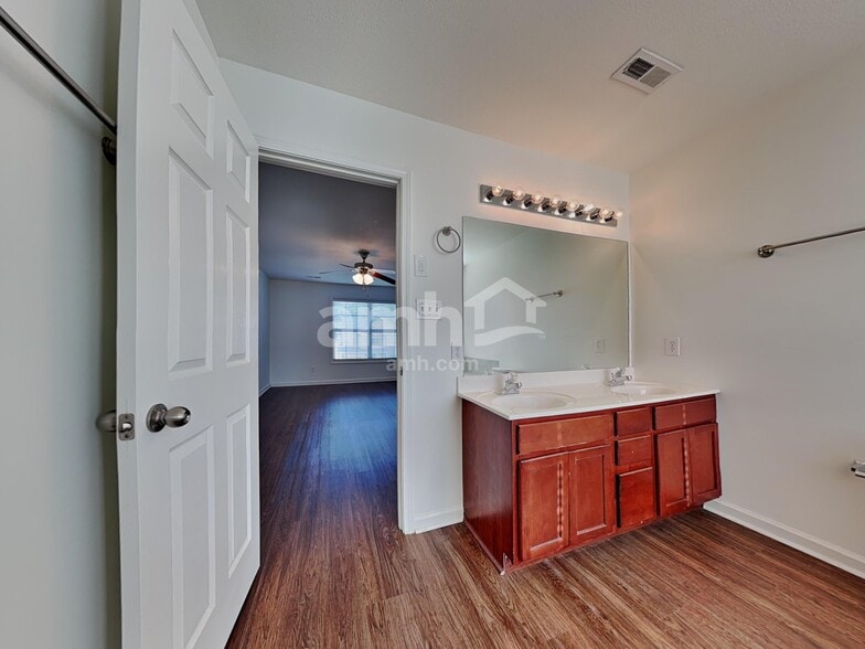 Building Photo - 3127 Champions Trail Ln