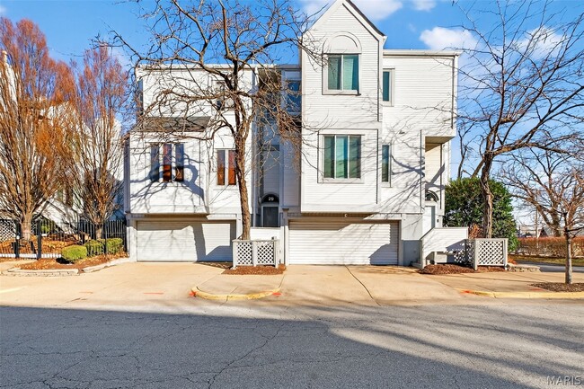 Building Photo - 28 Columbus Square Dr