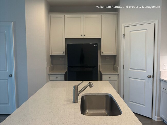 Building Photo - 232 Brandon Lks Dr