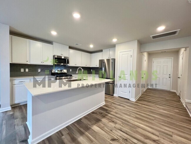 Building Photo - 1221C Champions Rest