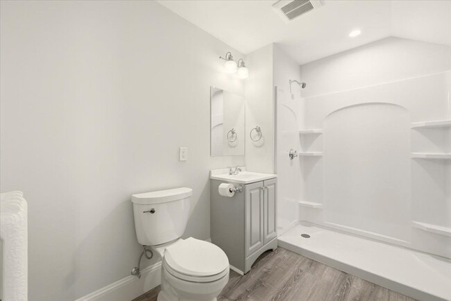 Building Photo - 22 Lewis St