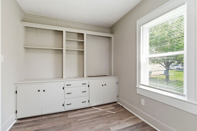 Building Photo - 3 Bedroom | 2 Bathroom | Springfield MO