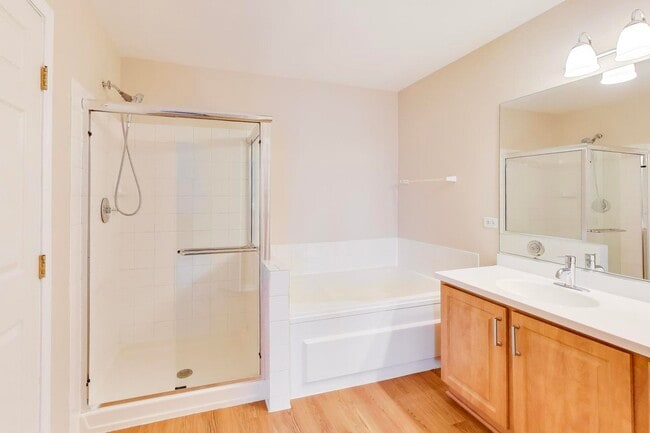 Building Photo - 3357 Ravinia Cir