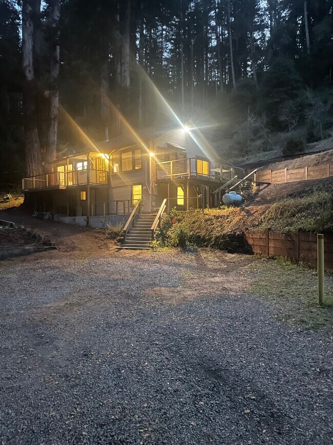 Building Photo - 1390 Glen Canyon Rd