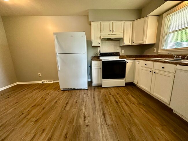 Building Photo - 749 Terrace View Dr