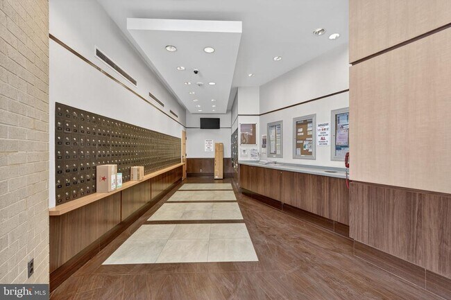 Building Photo - 307 Yoakum Pkwy