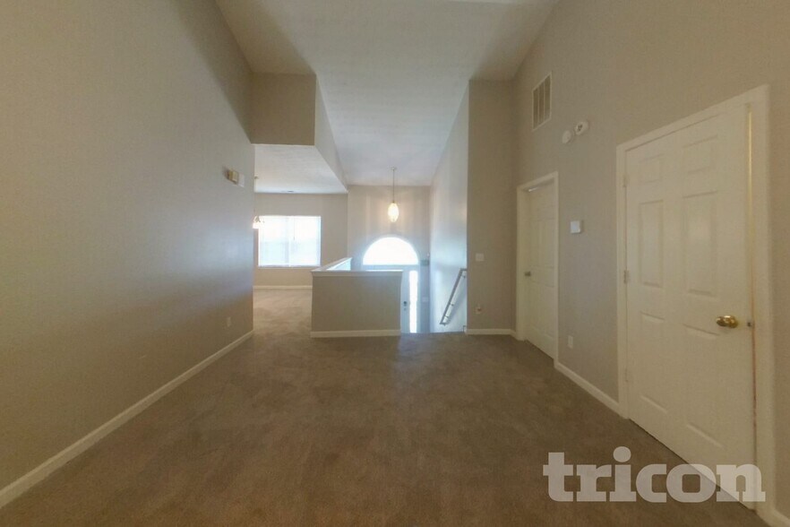 Building Photo - 4054 Robin Cir