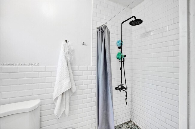 Building Photo - 9910 Bahama Dr