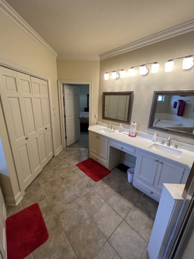 Building Photo - Beautifully Furnished 4-Bedroom Home in Zachary's Audubon Lakes!