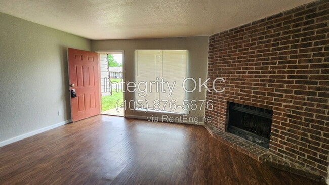 Building Photo - 1315 Eastgate Dr