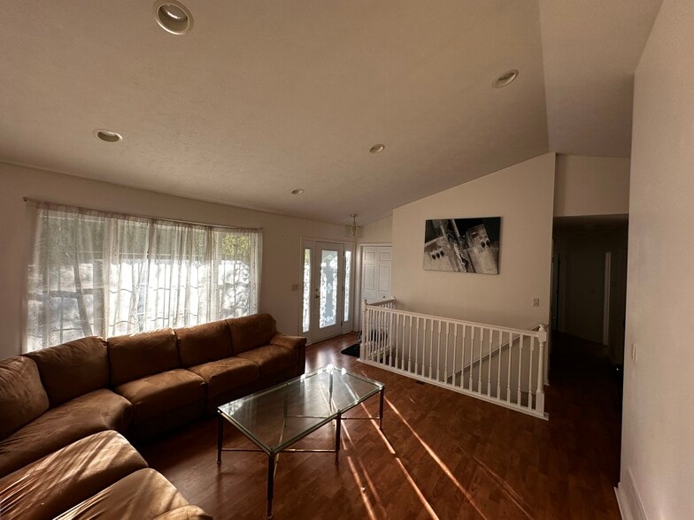 Building Photo - 4438 Morningside Dr SE