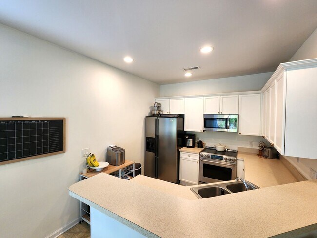 Building Photo - ~ THE ARBORS @ WESTGATE ~