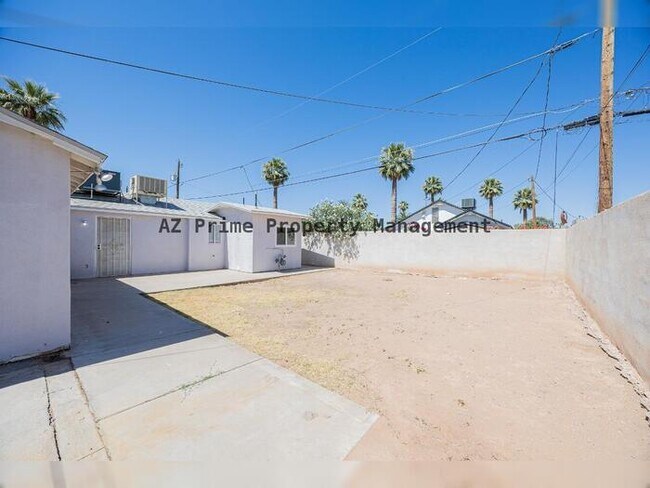 Building Photo - 2830 E Sheridan St