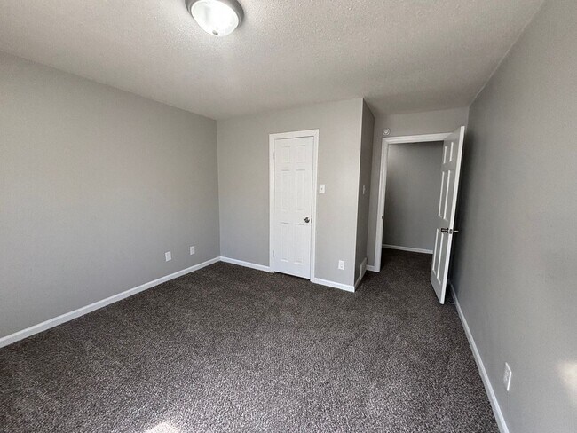 Building Photo - 8280 Chippingham Dr