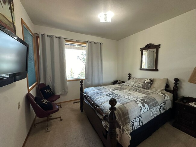 Building Photo - Fully Furnished Home in Chelan!  Half off ...