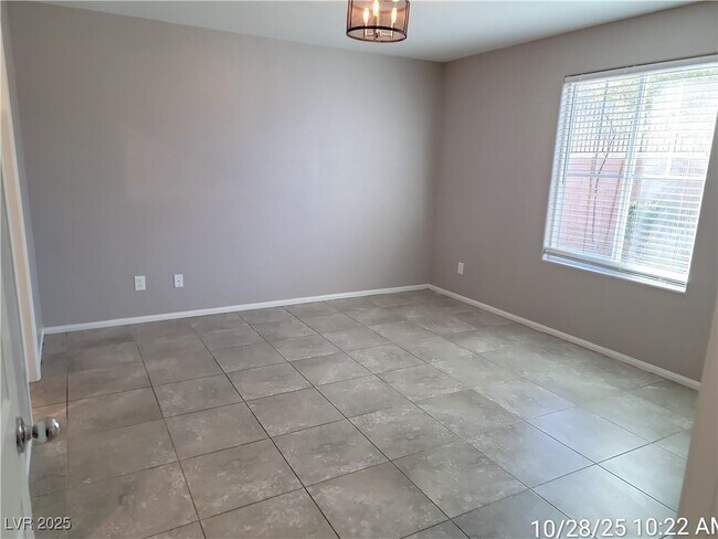 Building Photo - 1297 Raritan Pl