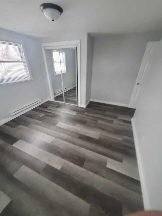 Building Photo - 426 18th Pl S