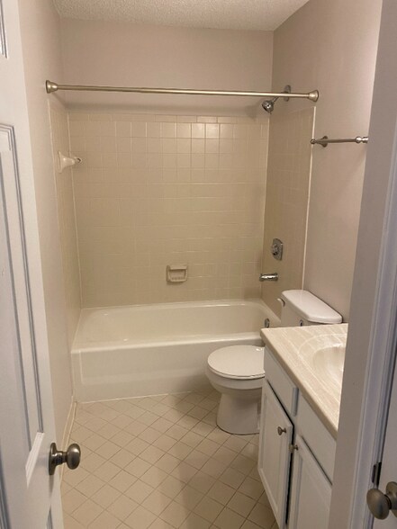 Building Photo - 9215 Ravenwing Dr