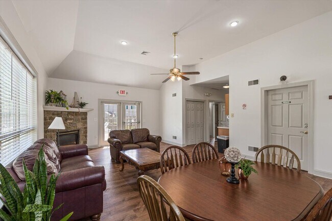 Building Photo - 1835 Bradfield Dr