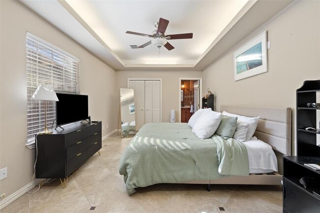 Building Photo - 1501 Broadmoor Dr