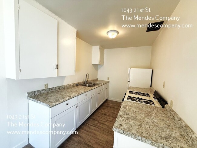 Building Photo - 1043 21st St