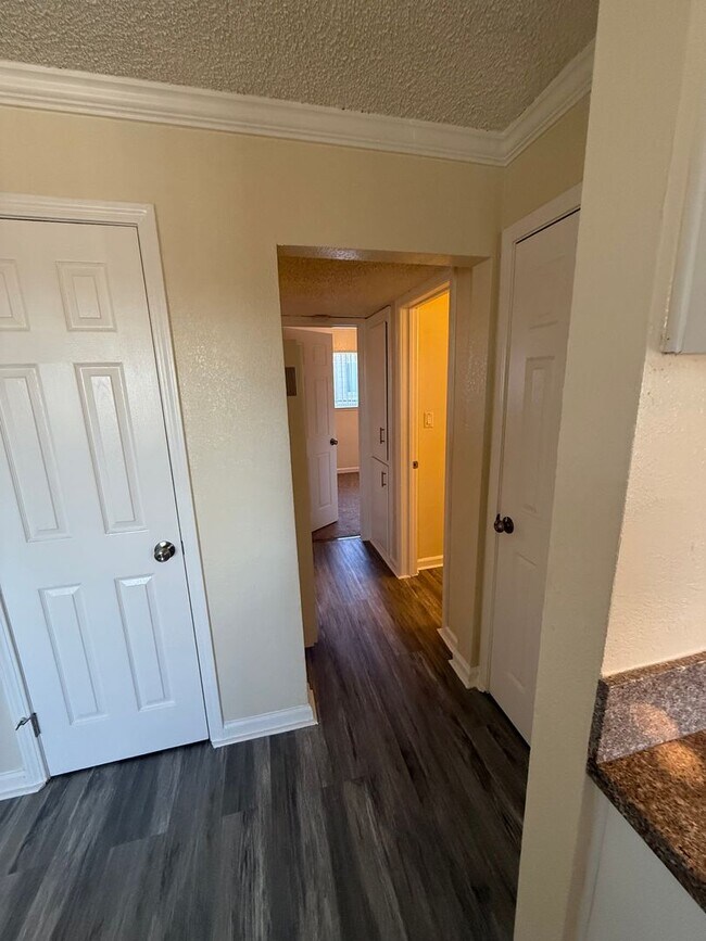 Building Photo - Welcome to SkyView Villa & Somerset Apartments!