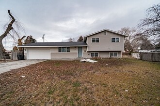 Building Photo - Spacious and recently updated, this 6-bedroom, 3-bathroom home in Ammon