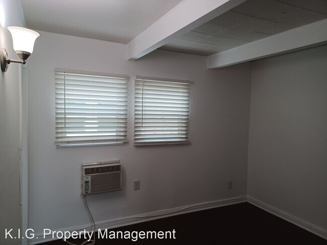Building Photo - 1 br, 1 bath Apartment - 11903 - 11913 Van...